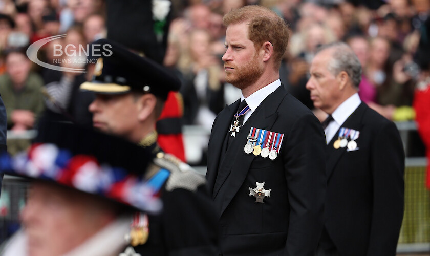 Бивши и действащи британски военнослужещи разкритикуваха британския принц Хари за