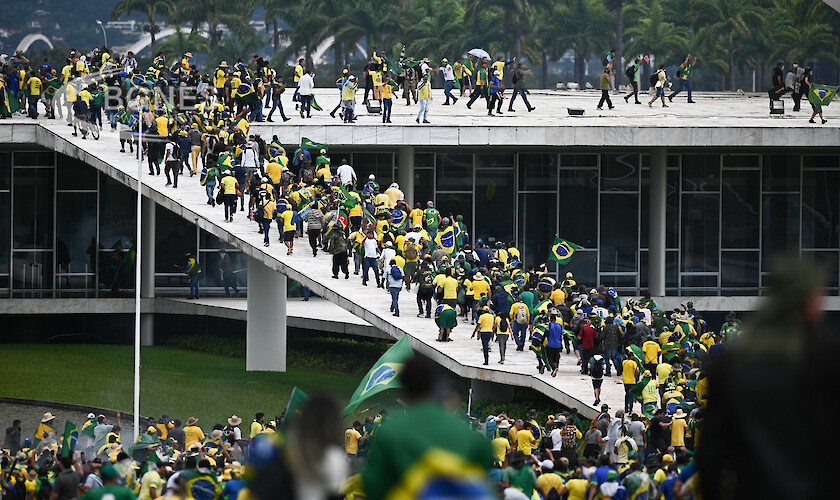 На 8 януари поддръжници на бившия бразилски президент Жаир Болсонаро