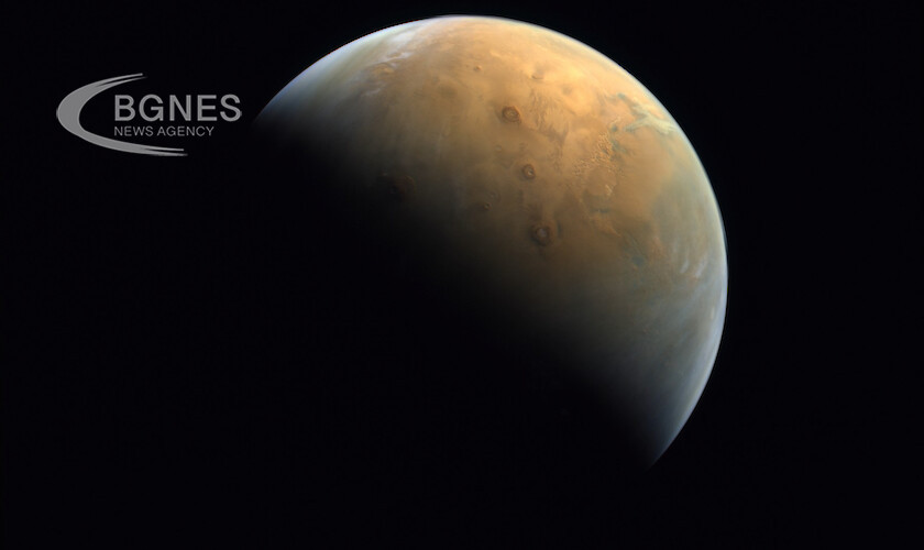 Марсоходът на НАСА Кюриосити вероятно се е натъкнал на кратер