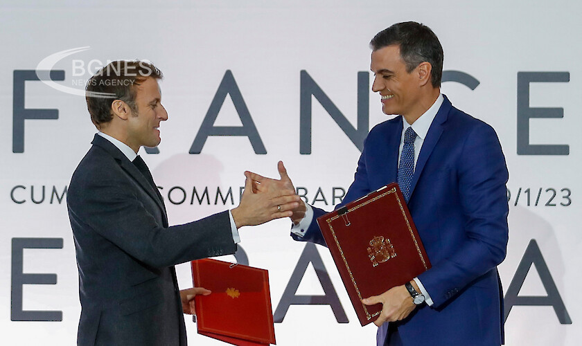 Френският президент Еманюел Макрон и испанският президент Педро Санчес обединиха