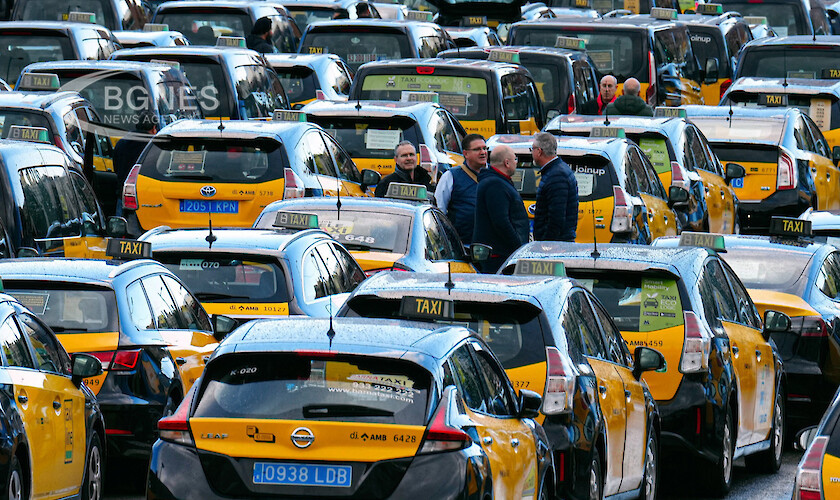 Базираната на приложение таксиметрова услуга Uber е осъдена да плати