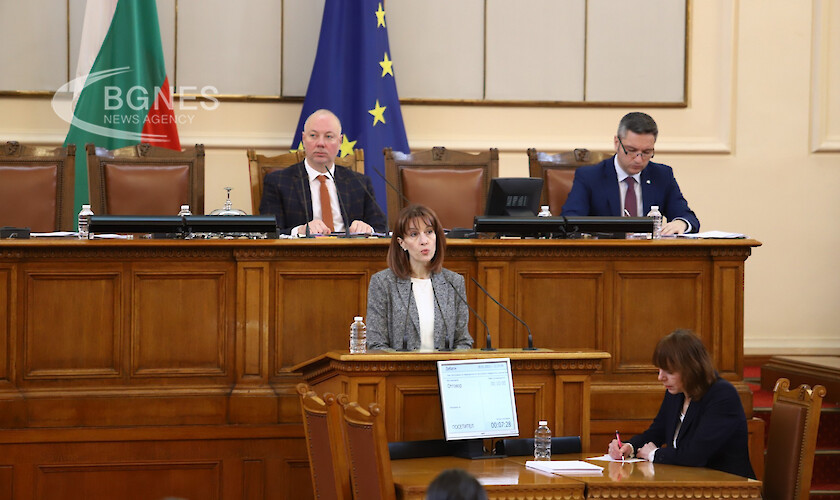 Народните представители изслушват в парламента председателя на Централната избирателна комисия