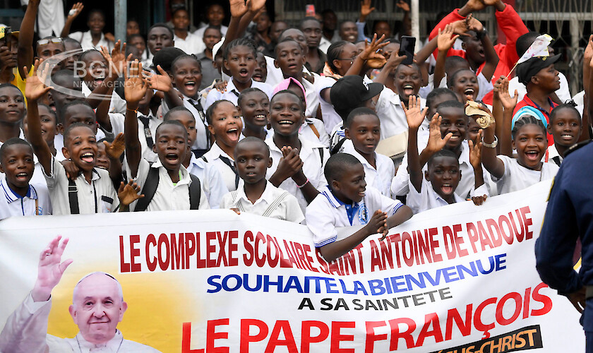 Папа Франциск кацна във вторник в Демократична република Конго, като