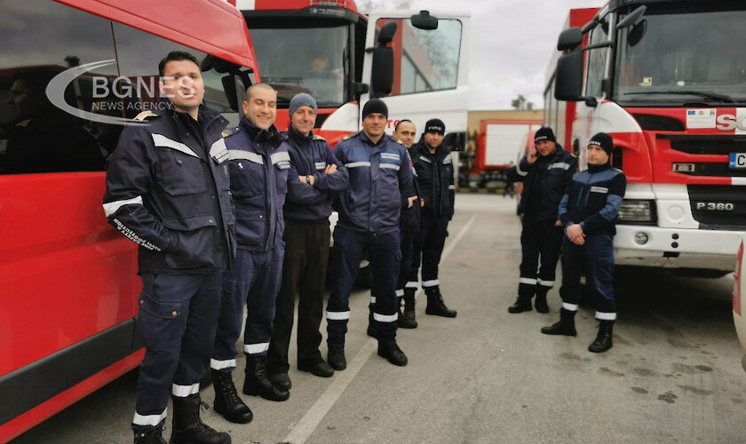 Пожарникари и спасители от София Пловдив Велико Търново Благоевград и