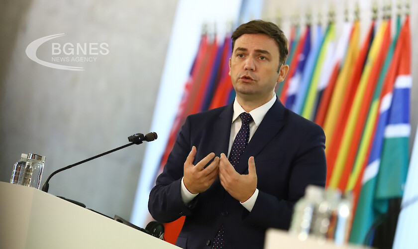 Македонският министър на външните работи Буяр Османи поиска среща с