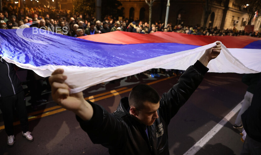 Стотици сръбски националисти се събраха в столицата Белград и поискаха