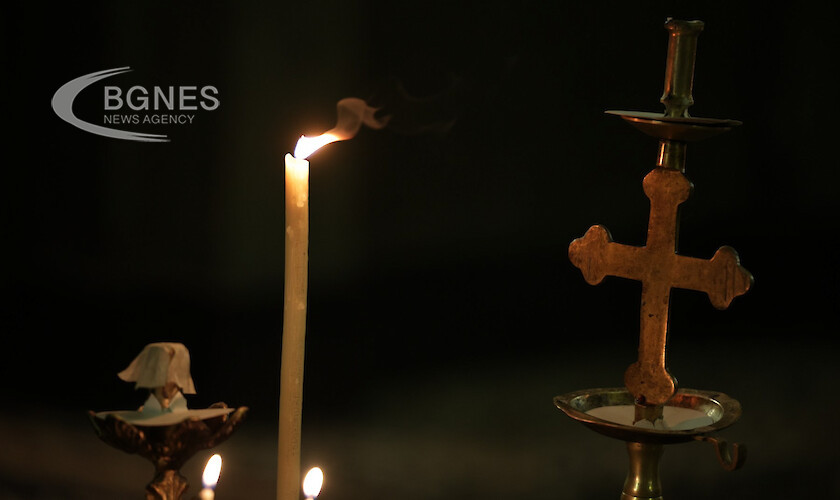 Българската православна църква отбелязва Голяма Задушница Десетки са хората които