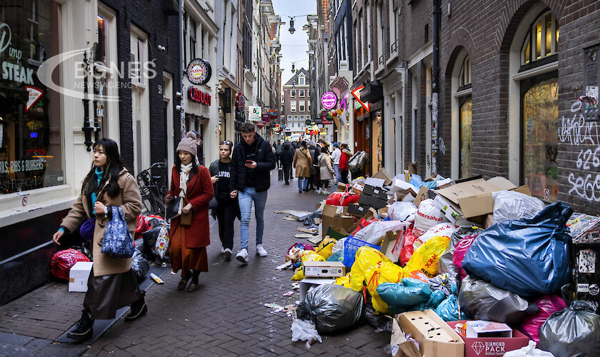 Общинските служители в Амстердам започнаха едноседмична стачка в понеделник в