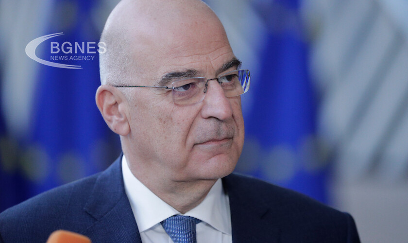 Министърът на външните работи на Гърция Никос Дендиас призова войната