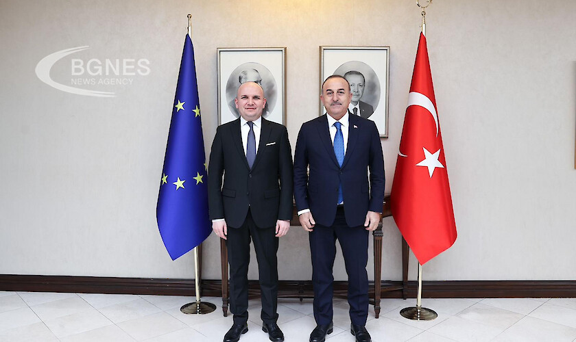 Двамата разговаряха за солидарността на ЕС към Турция и своевременната