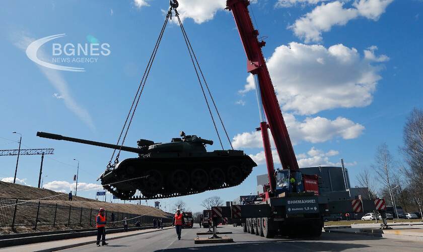 Владимир Путин отчаяно изпразва руските музеи от остарелите танкове за
