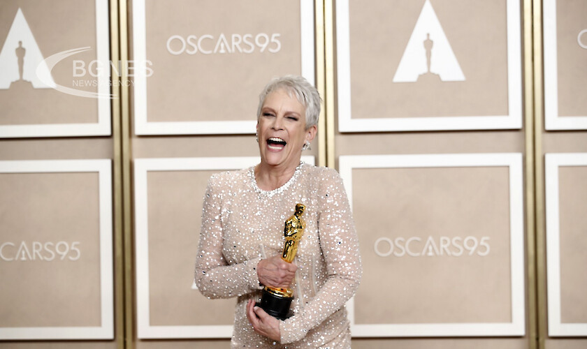 Джейми Лий Къртис заяви че ще посвети своя Оскар на