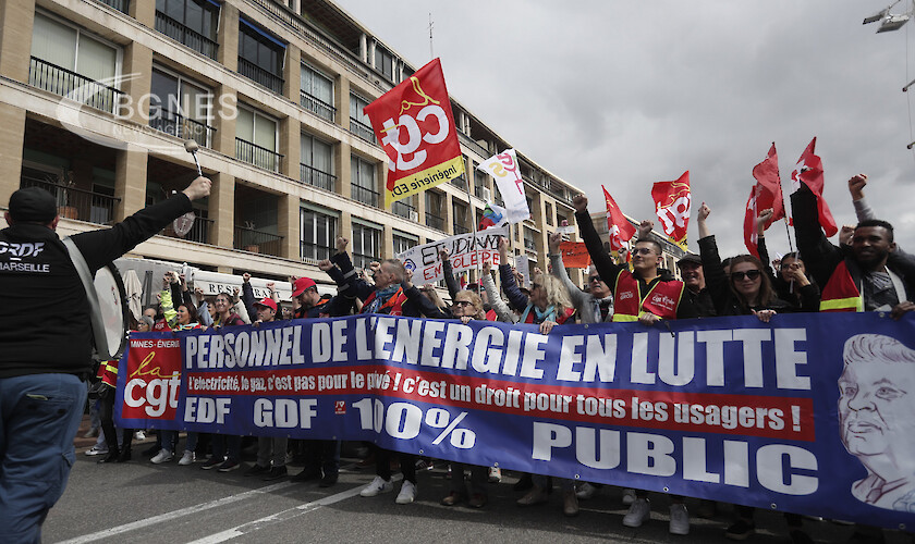 Французите са призовани за девети ден на мобилизация в рамките