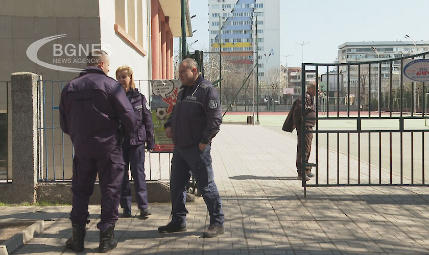 Анонимни сигнали за бомби са подадени в училищата на София