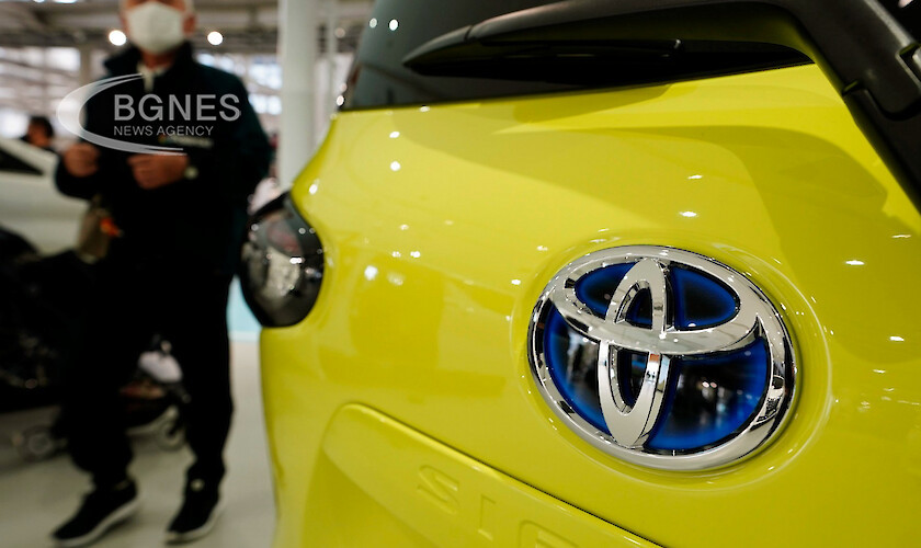 Японският автомобилен производител Toyota обяви че продажбите му в световен