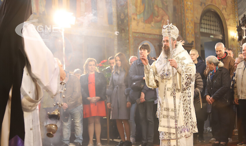 Празнично богослужение за Второ Възкресение се отслужи в митрополитския храм
