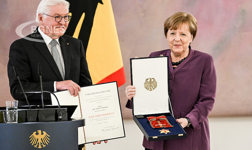 Бившият канцлер Ангела Меркел получи най високото германско отличие въпреки че