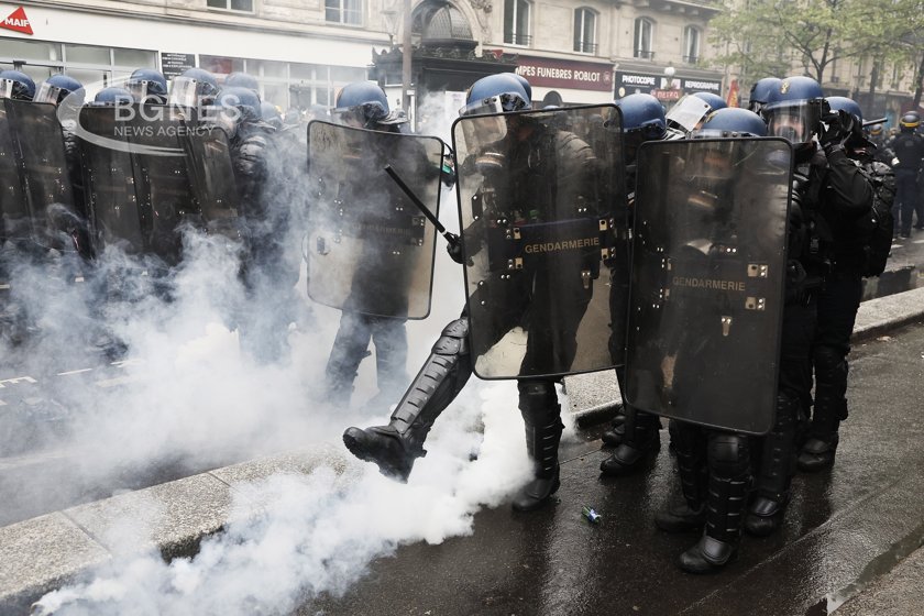 Днес в цяла Франция протестиращи влязоха в сблъсъци със силите