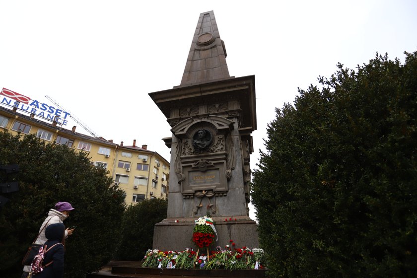 В София започва ремонт на кръговото кръстовище около Паметника Левски