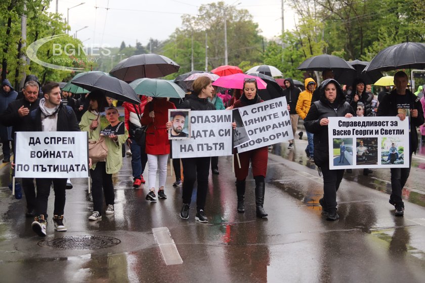 Десетки протестиращи блокираха Орлов мост с искания за по строги наказания