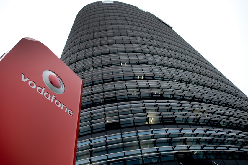Британският мобилен гигант Vodafone заяви че планира да съкрати 11
