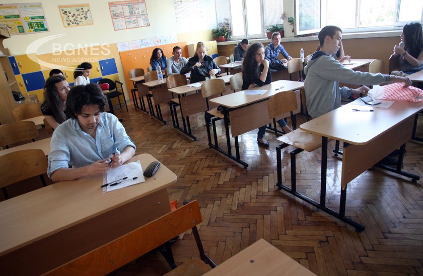 Утрешният държавен зрелостен изпит по български език и литература ще