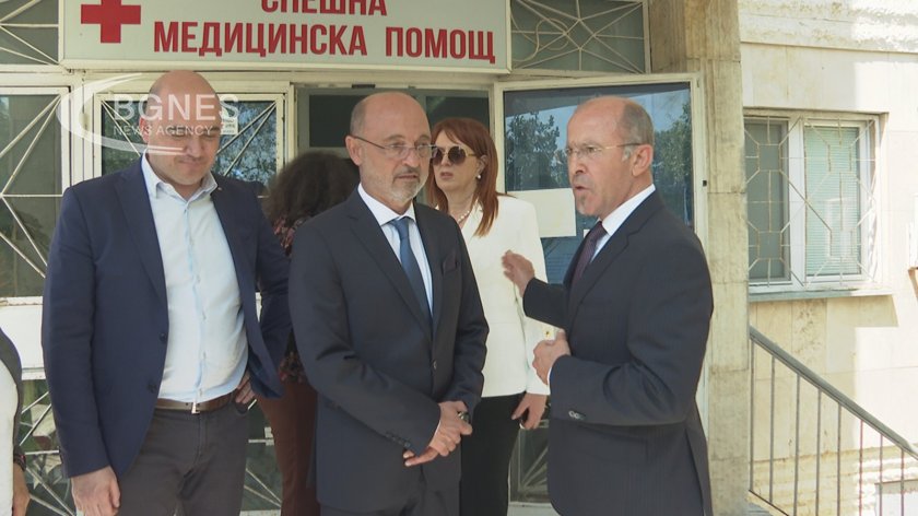 Министърът на туризма Илин Димитров и здравният министър Асен Меджидиев