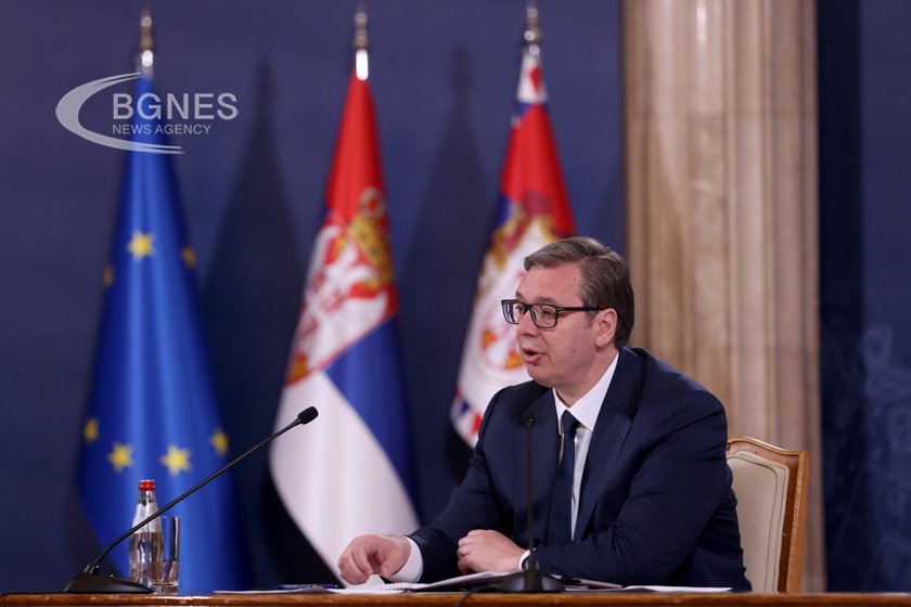 Президентът на Сърбия Александър Вучич подписа заповед за повишаване на