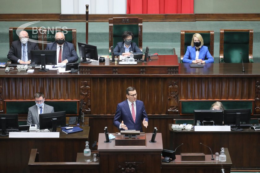 Контролираният от популистите полски парламент прие днес противоречив закон за