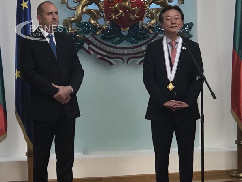 Президентът Румен Радев удостои с орден Мадарски конник първа степен