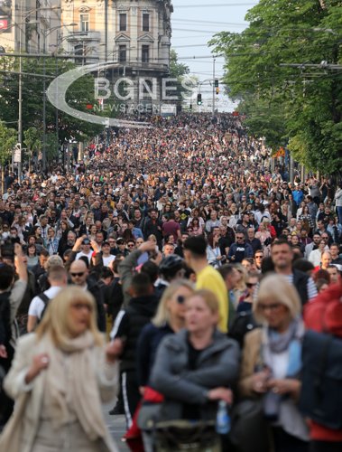 В сръбската столица Белград се провежда шестият многохиляден протест Сърбия