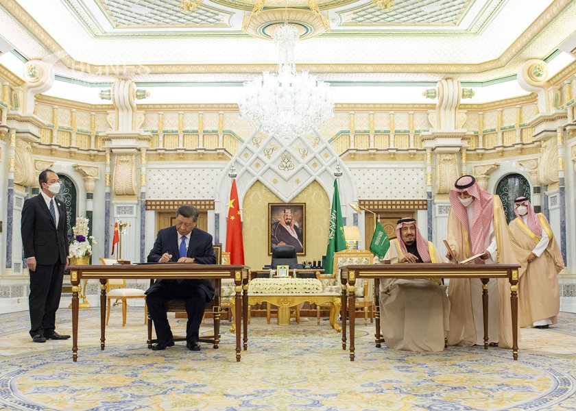 Саудитска Арабия обяви в неделя инвестиционни сделки за милиарди долари