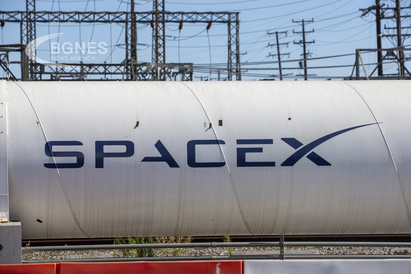 Компанията SpaceX на Илон Мъск е наела 14-годишен тийнейджър от