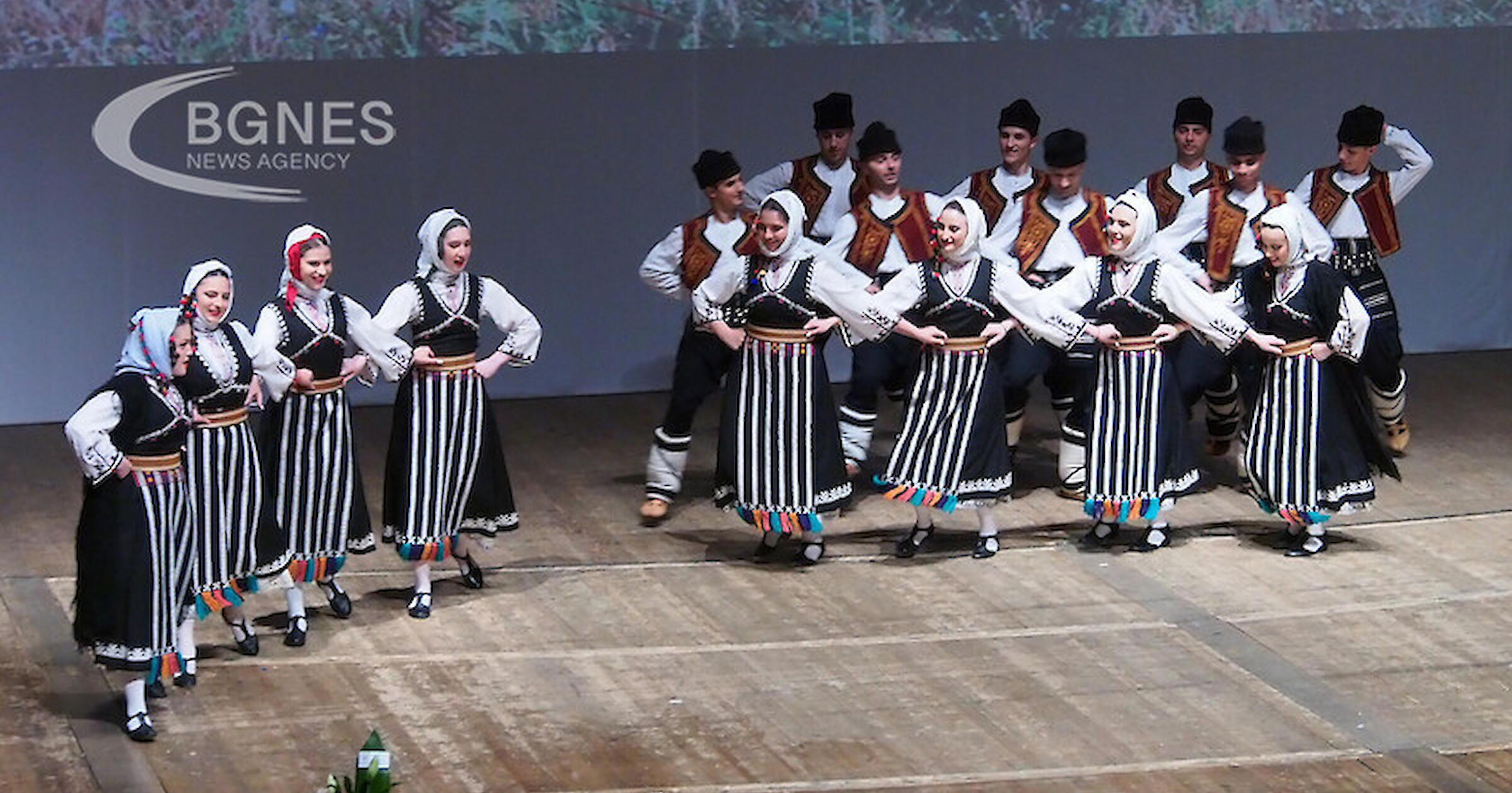 Нестинарки танци от всички краища на България и легендата за