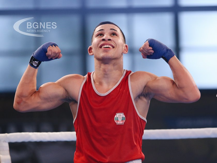 Радослав Росенов осигури втора победа за България от боксовия ринг