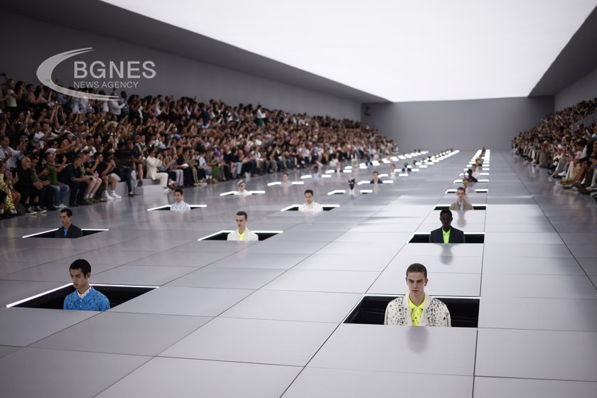 Dior представи строг научно фантастичен спектакъл на Седмицата на модата в