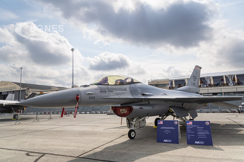 Дания е започнала да обучава украински пилоти на изтребители F 16