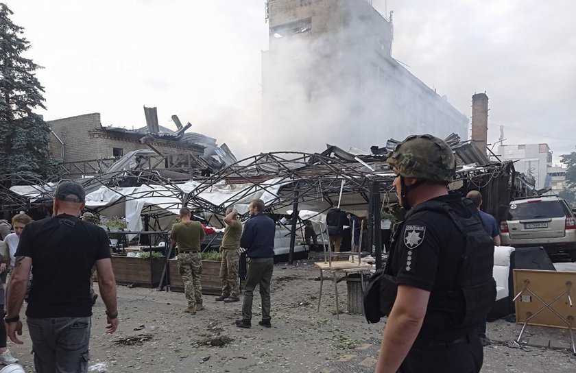 Броят на жертвите на руския ракетен удар по ресторант в