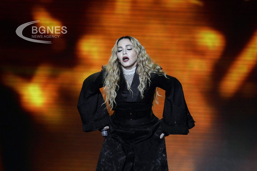 Мадона се възстановява след като се разболя от сериозна бактериална