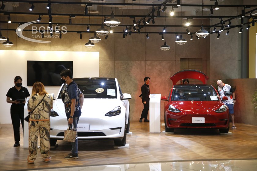 Американският автомобилен производител Tesla надмина очакванията на анализаторите през второто