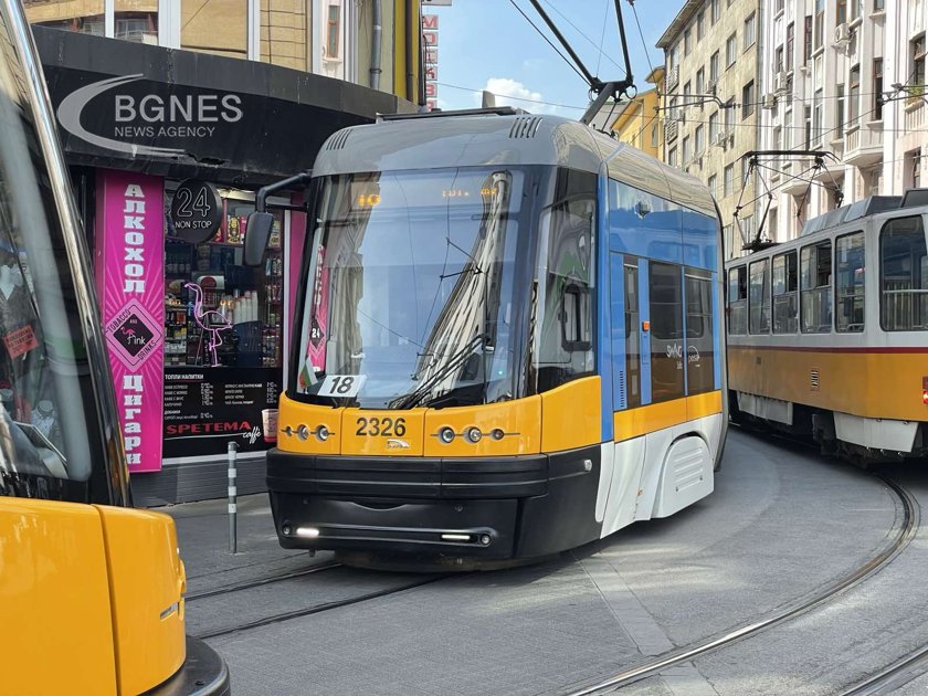 Нови четири трамвая пристигат в София тази седмица съобщи кметът