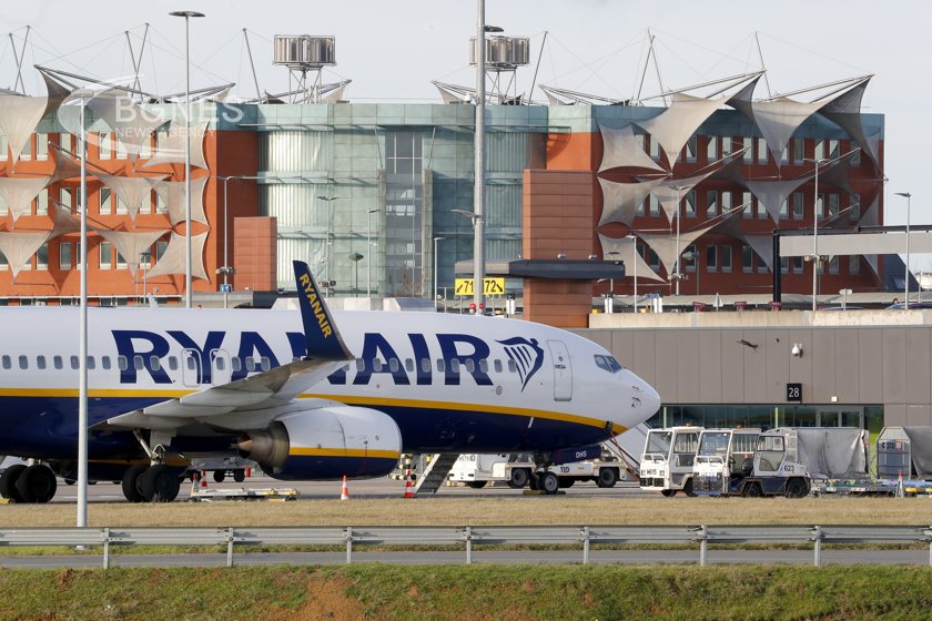 Пилотите на Ryanair базирани в Белгия заплашват да предприемат стачни
