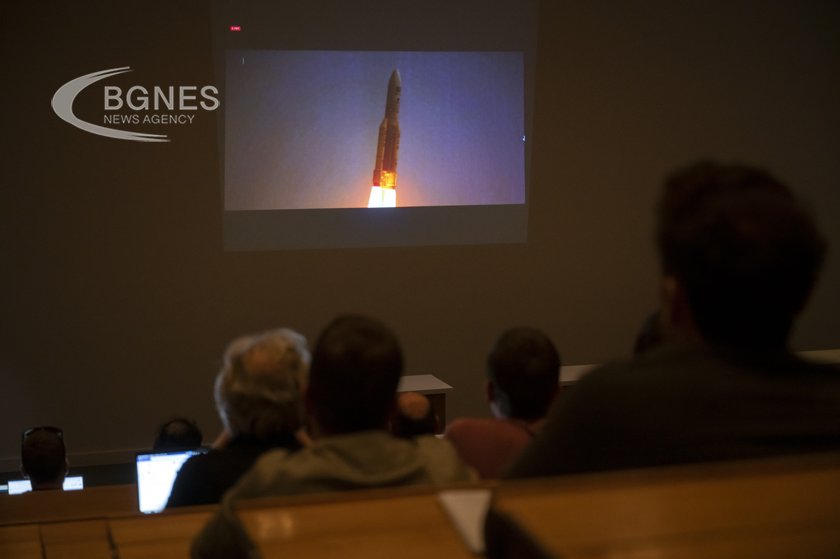 Европейската ракета Ариана 5 излетя за последен път а прощалният