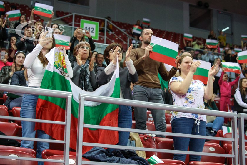 Ансамбълът на България за девойки се окичи със злато в