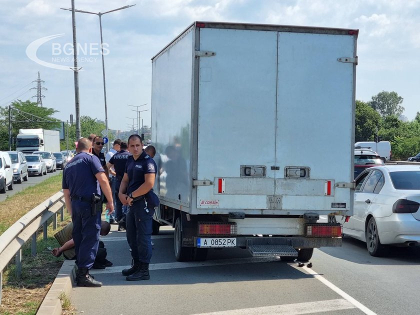 Хванаха камион със 70 нелегални мигранти на магистрала Тракия Това