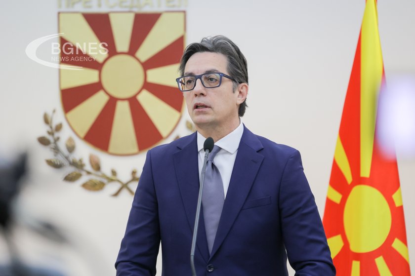 Снимка на президента на РС Македония Стево Пендаровски с убития