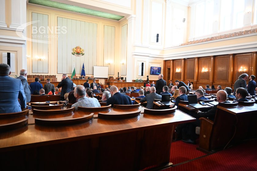 Депутатите заседават извънредно във вторник за да изберат управител на