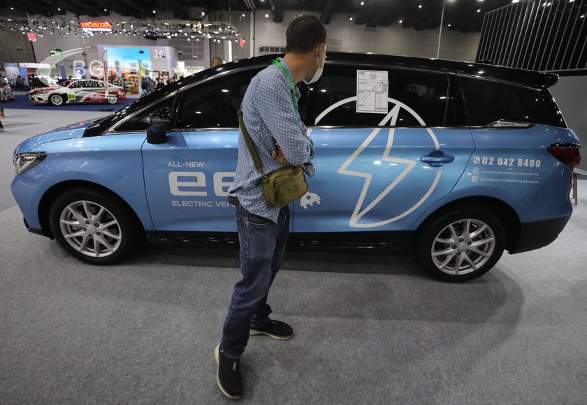 Продажбите на нови електрически автомобили с батерии изпревариха покупките на