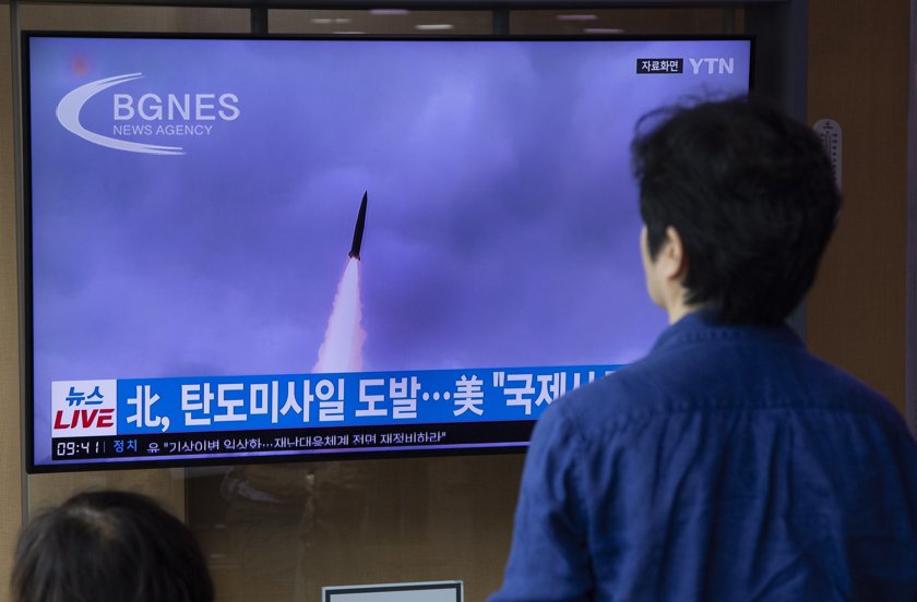 Пхенян изстреля две ракети късно в понеделник преди тържествата по