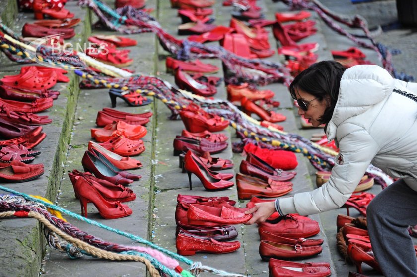 Международният ден на червените обувки който се отбелязва на 25